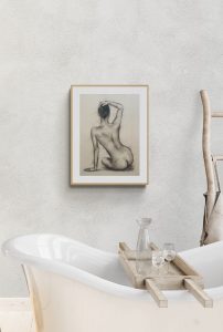 Umetniški akt v obliki nežne upodobitve ženskega telesa – estetsen dodatek, ki vaši kopalnici doda pridih elegance in intimnosti.